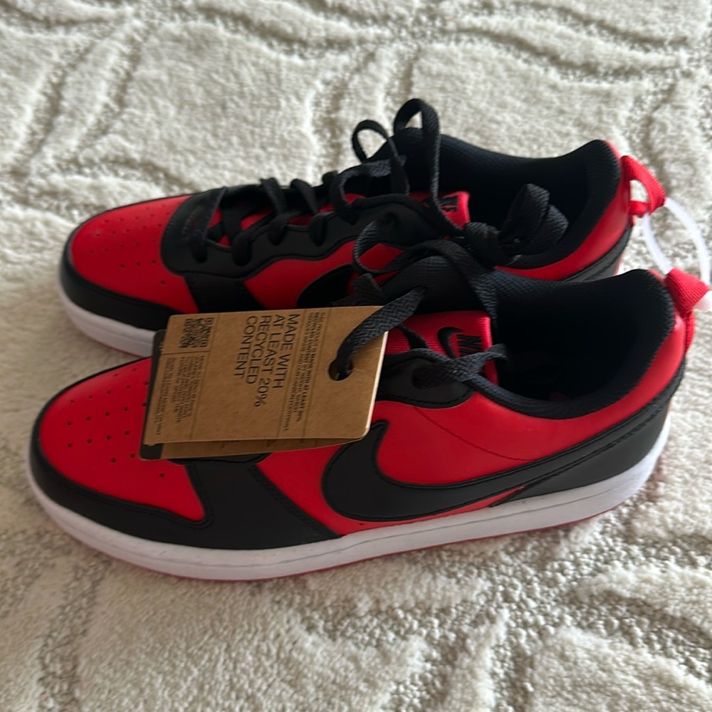 Nike Court Borough Big kids size 7
